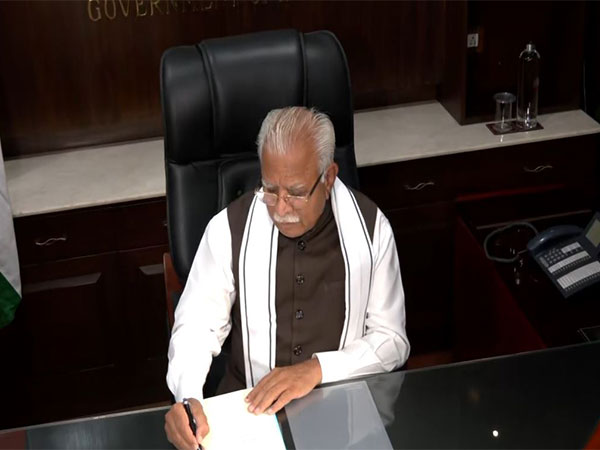 Manohar Lal Khattar assumes responsibility as Power Priest