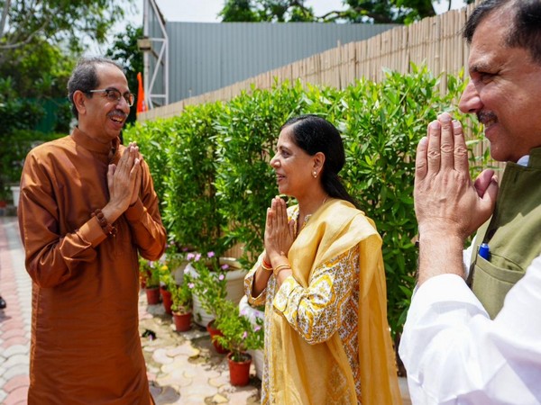 During his three-day visit to Delhi, Uddhav Thackeray met with Sunita Kejriwal.