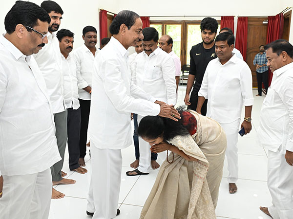 BRS leader K Kavitha meets former Telangana Chief Minister KCR following her release from custody