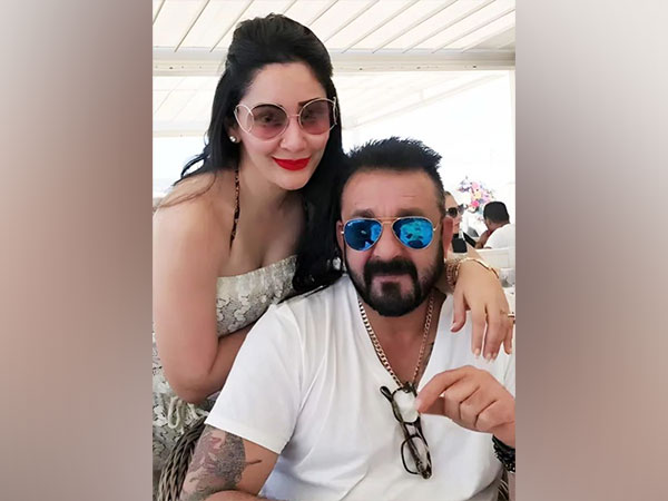 Sanjay Dutt's birthday wish for spouse Maanayata is everything love