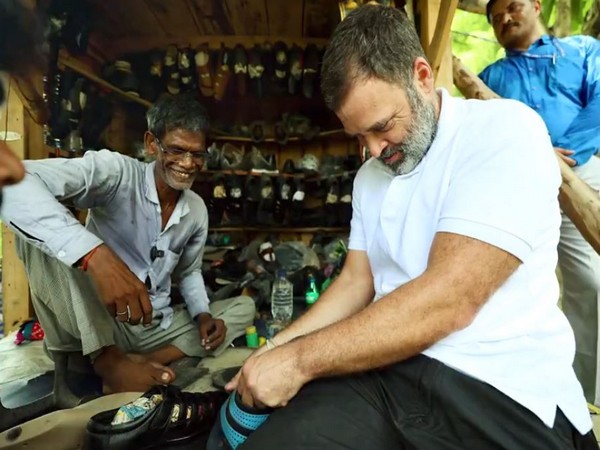 Rahul Gandhi meets neighborhood shoemaker at Sultanpur, attempts his hand in patching chappal