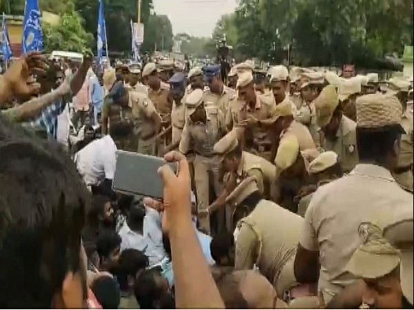 Armstrong killing: Chennai police keep BSP dissidents for hindering traffic