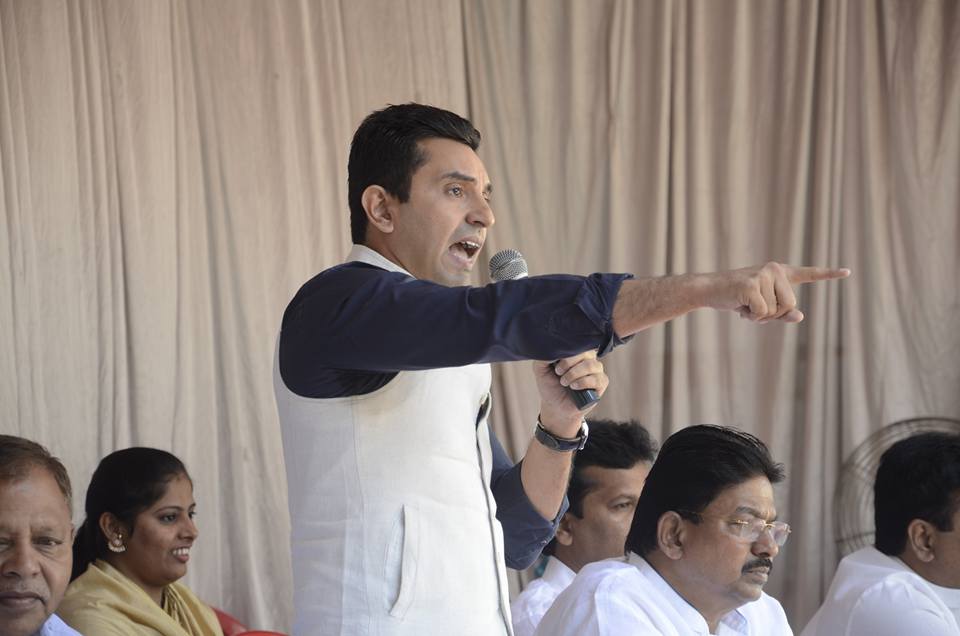 POLITICAL ANALYST TEHSEEN POONAWALLA TEARS INTO THACKERAY POLITICS, WARNS VOTERS, ESPECIALLY MINORITIES, THIS ELECTION!