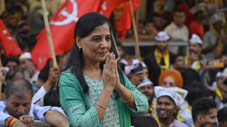 Vote against dictatorship: Kejriwal's wife Sunita appeals to people