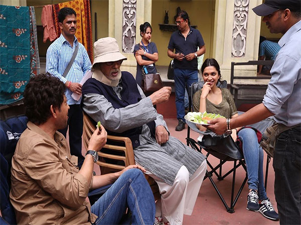 Deepika Padukone prods Amitabh Bachchan as 'Piku' timekeepers 9, says 